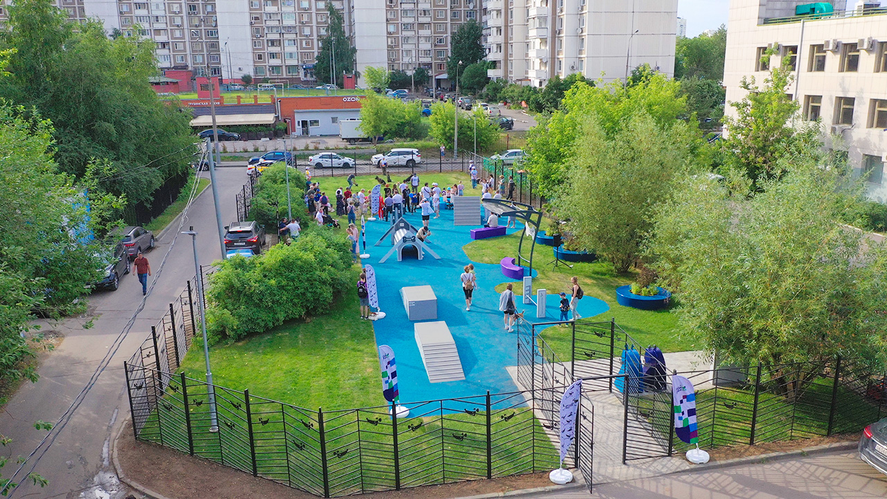 Площадка для выгула собак на Никулинской улице (ЗАО, Тропарево-Никулино)